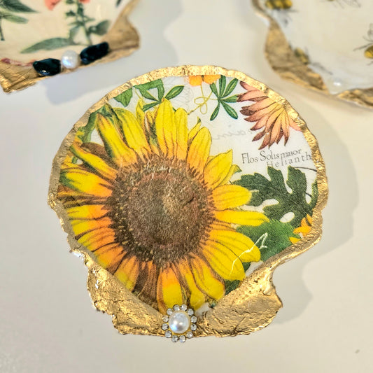 Porcelain & Paper: Decoupage Vase & Trinket Tray set