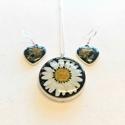 Pressed Petals: Resin Jewelry Workshop